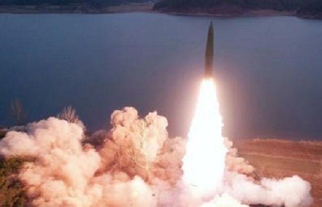दक्षिण कोरिया व अमेरिका के संयुक्त सैन्य अभ्यास के बीच उत्तर कोरिया ने फिर दागी लंबी दूरी की मिसाइल